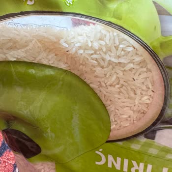 Yayla Bakliyat Açılmamış Pirinç Paketinin İçi Böcek Dolu