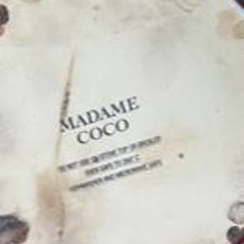 Madame Coco Türkiye'de İngilizce Uyarı