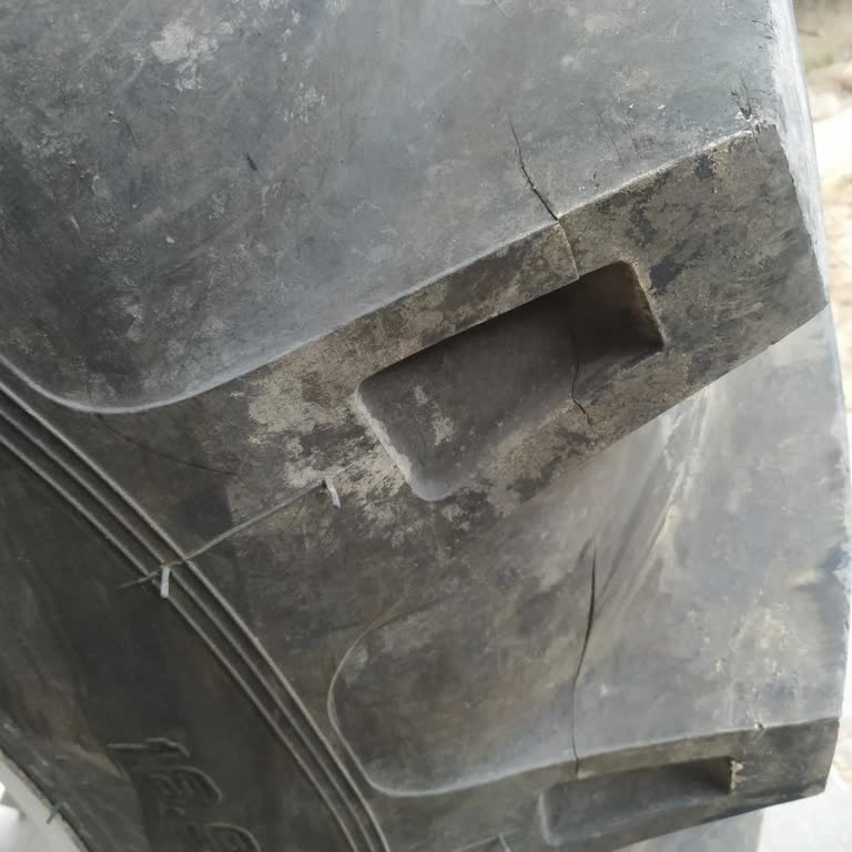 Petlas Traktör Lastiği Yarıldı