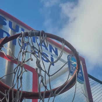 EyüpSultan Belediyesi Basketbol Sahalarının Eskimesi