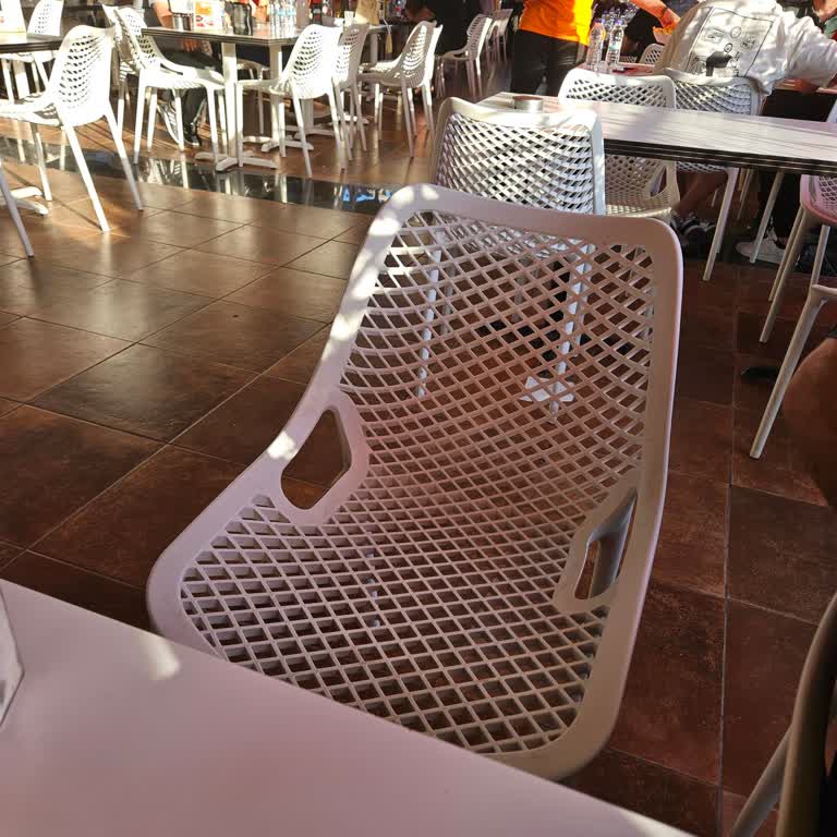 Köfteci Yusuf Sandalye Sorunu Giderilsin.