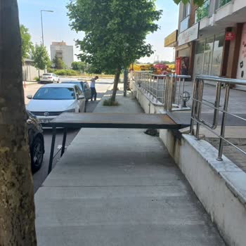 BİM Kaldırım İşgali Yayaların Mağdur Edilmesi