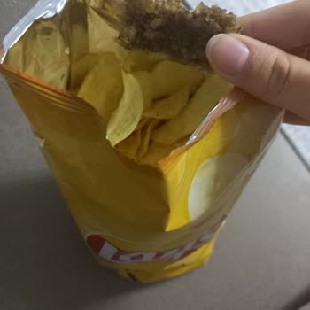 Lays Cipsin İçerisinden Kocaman Ne Olduğu Belli Olmayan Pislik Çıktı