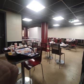 Burger King Pislik İçerisinde Bir Restoranda Paramızla Rezil Olduk!