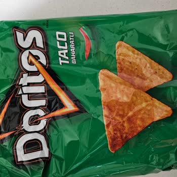 Fritolay Doritos Baharatlı Cips Paketinden Çıkan Belirsiz Siyah, Sert Cisim