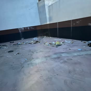 A101 Bir Gıda Satış Yapan Çevresi Böyle Pis Olamaz