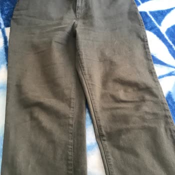 Faik Sönmez Giyilmeyecek Haldeki Pantolon