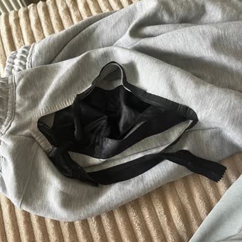 Rullywear Tech Fleece Nin Fermuar Kısmı Söküldü