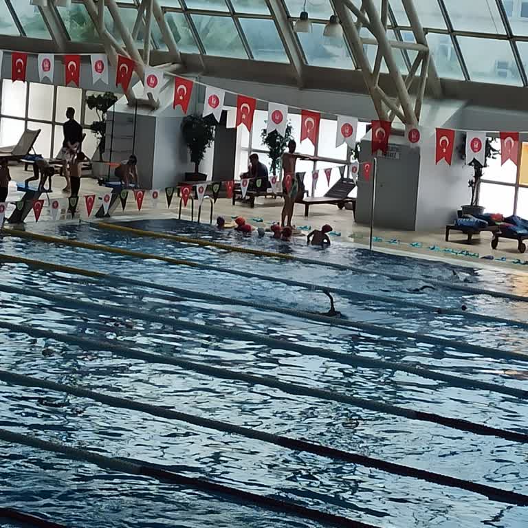 Keçiören Belediyesi Olimpik Havuz Etlik Yüzme Dersi