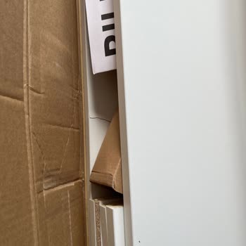 IKEA Kitaplık Parçaları Kırık Geldi