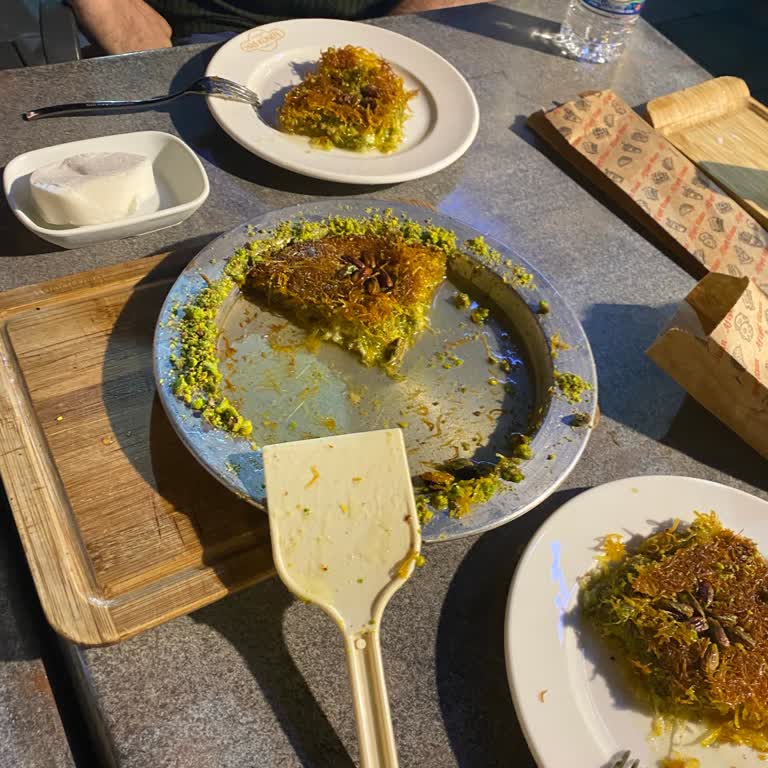 Has Künefe (Mersin) Has Künefe Porsiyon Küçültüp Haksız Kazanç Sağlıyor!