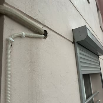 GREE Klima Borunun Geçtiği Kısım Açık Bırakıldı. Montaj Hatası