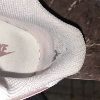 Barçın Spor Nike Mağazası. Ayakkabı Topuk Yırtığı.