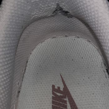 Barçın Spor Nike Mağazası. Ayakkabı Topuk Yırtığı.