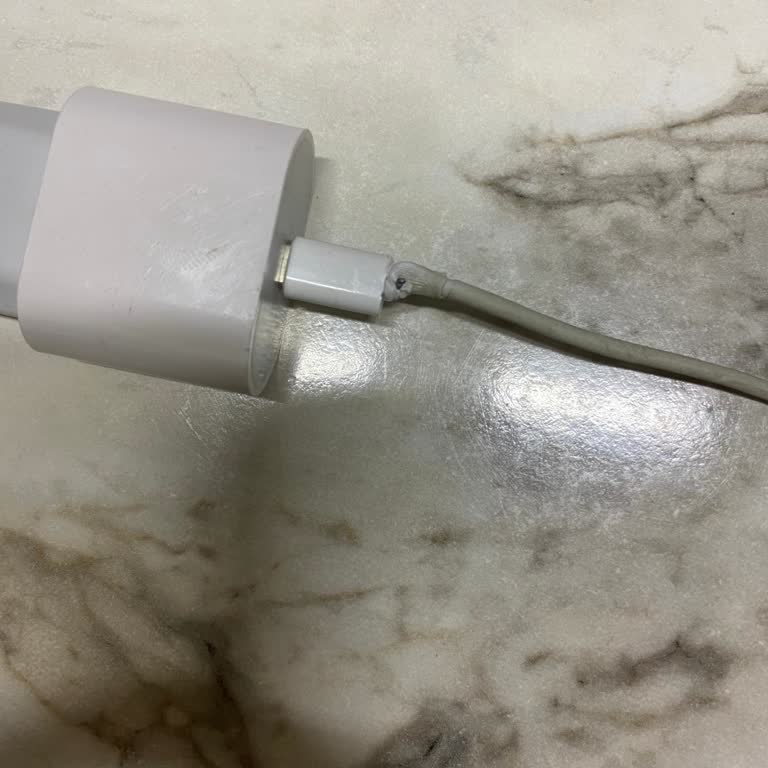 Apple İPhone Kablom Eridi