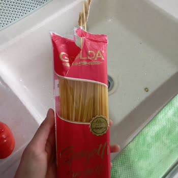 Alo 174 Gıda Hattı Golda Makarna İçinden Çıkan