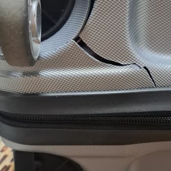 Ajet (Anadolu Jet) İle Bagaj Hasarı: Hızlı Çözüm Bekliyorum!