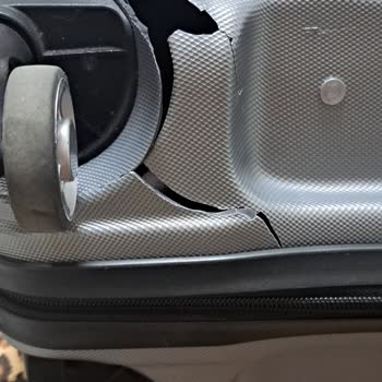 Ajet (Anadolu Jet) İle Bagaj Hasarı: Hızlı Çözüm Bekliyorum!