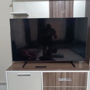 Samsung 50AU8000 TV'nin Yardımcı Olunması