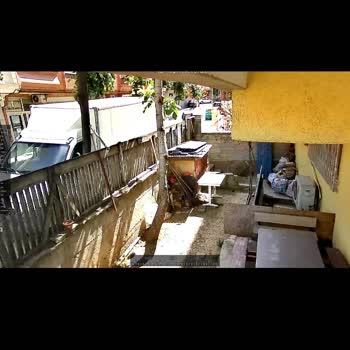 Emniyet Genel Müdürlüğü Kapalı Kasa Araç Ara Sokakta Ve Bahçe Kapı Önünde Park Ediyor