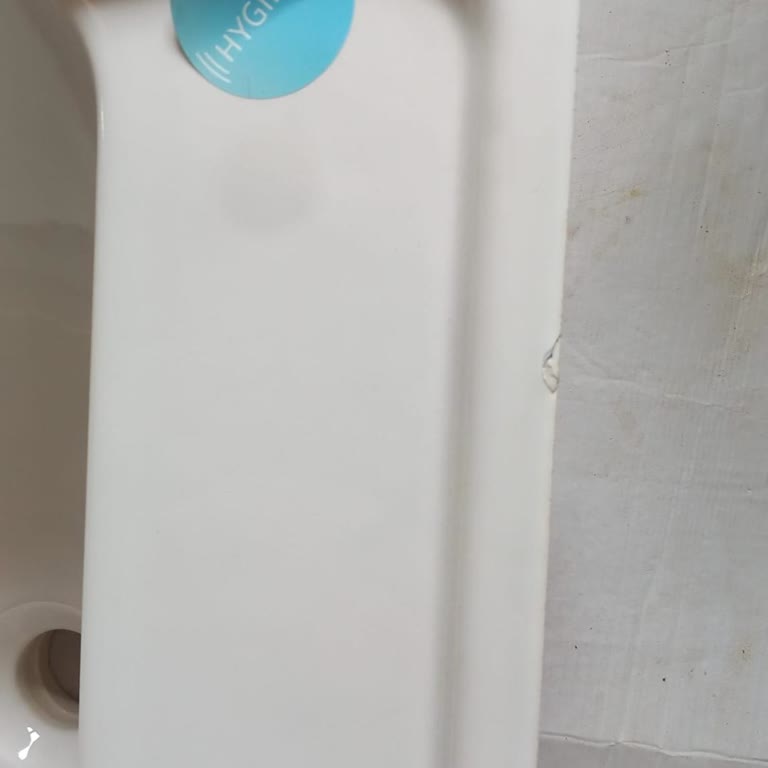 Banyomarka.comdan Alınan Kırık Vitra Marka Banyo Lavabosu