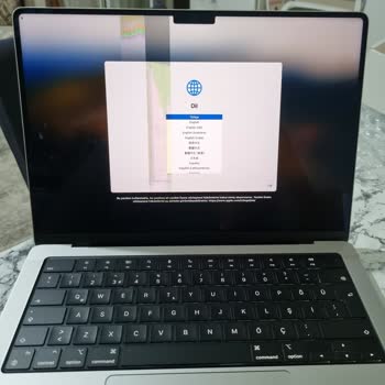 Gürgençler Macbook Ekran Sorunu