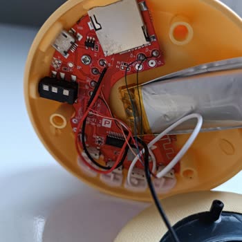 Kaya Bilişimde Pili Şişmiş Kulaklık Sorunu