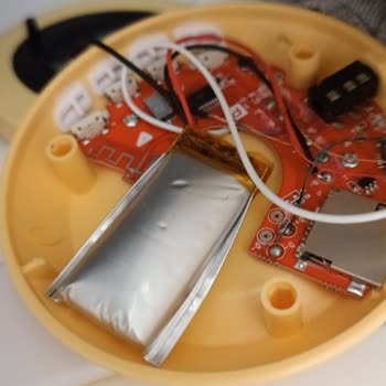 Kaya Bilişimde Pili Şişmiş Kulaklık Sorunu