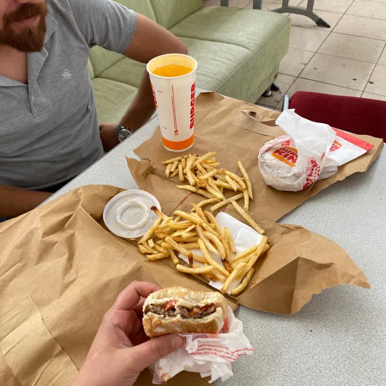 Mersin Üniversite Caddesi Burger King Pişmanlıktır.