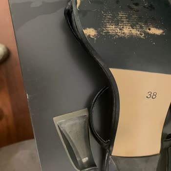 Desa Kalitesinden Dolayı Topuklu Ayakkabımı Bir Kere Giyebildim