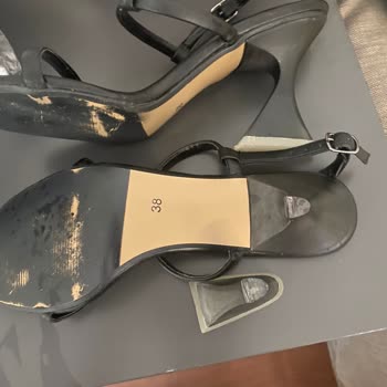 Desa Kalitesinden Dolayı Topuklu Ayakkabımı Bir Kere Giyebildim