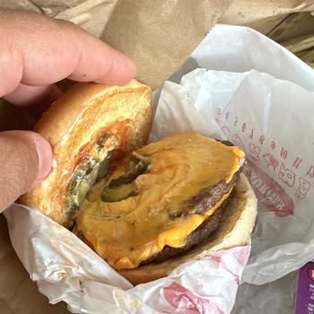 Saloon Burger Yemeksepeti'nde Soğuk Yemek Ve Kötü Müşteri Hizmeti Deneyimi