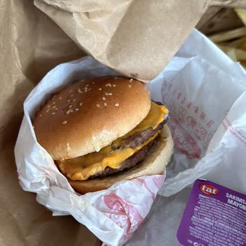 Saloon Burger Yemeksepeti'nde Soğuk Yemek Ve Kötü Müşteri Hizmeti Deneyimi