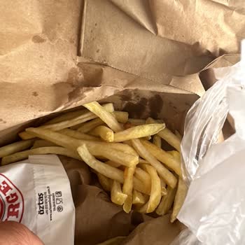 Saloon Burger Yemeksepeti'nde Soğuk Yemek Ve Kötü Müşteri Hizmeti Deneyimi