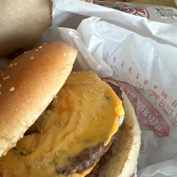 Saloon Burger Yemeksepeti'nde Soğuk Yemek Ve Kötü Müşteri Hizmeti Deneyimi