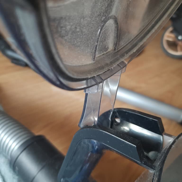 PHILIPS Ev Aletleri Garantisi Devam Eden Ürünün Parçasının Kırılması