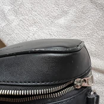 Calvin Klein Çantanın Kenarları Soyuldu