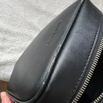 Calvin Klein Çantanın Kenarları Soyuldu