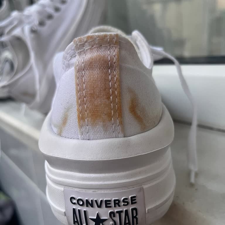 Beyaz Converse Ayakkabı Temizliği