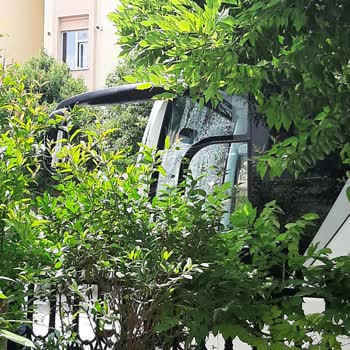 Altur Turizm Havaalanı Personel Aracının Kapımın Önünde Yıkanması