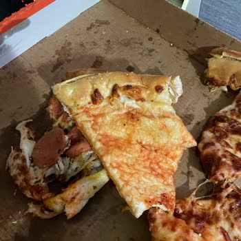 Acil İade Talebi: Little Caesars'tan Aldığım Pizza Yenilemez Durumda Geldi
