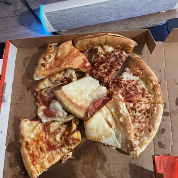 Acil İade Talebi: Little Caesars'tan Aldığım Pizza Yenilemez Durumda Geldi