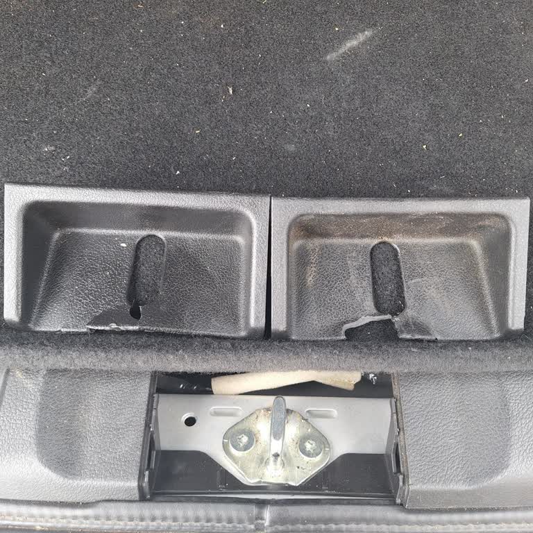 Suzuki Vitara Hybrid'in Bagaj Kapağı Sorunu Ve Kırılan Kilitler