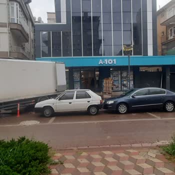 Sincan-Lale Meydanı A101 Çalışanları Evimize Giriş-Çıkışı Engelliyor!
