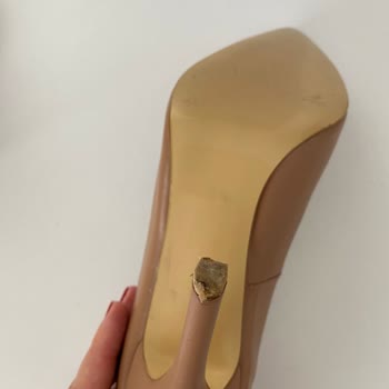 Derimod Yeni Alınan Stiletto Ayakkabının Topuk Sorunu