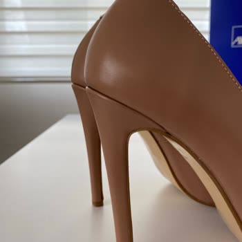 Derimod Yeni Alınan Stiletto Ayakkabının Topuk Sorunu