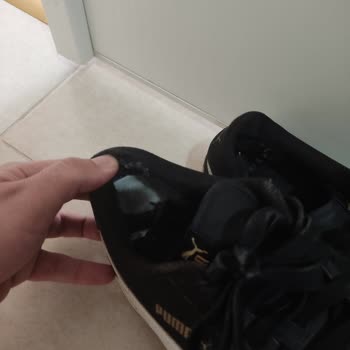 Deichmann Ve Puma Spor Ayakkabının Parçalanması