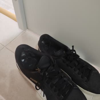 Deichmann Ve Puma Spor Ayakkabının Parçalanması