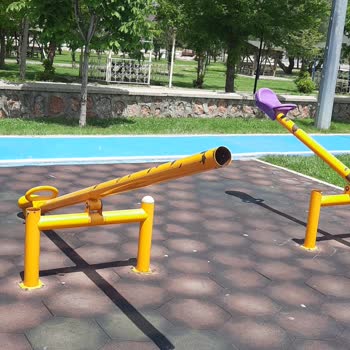 Muş Belediyesi Parkları. Çocuk Oyun Alanları Kırık Ve Tehlikeli