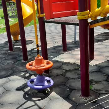 Muş Belediyesi Parkları. Çocuk Oyun Alanları Kırık Ve Tehlikeli